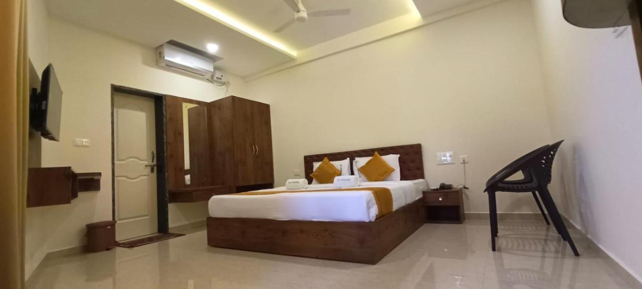 Hotel Rajdhani Mangalore Buitenkant foto